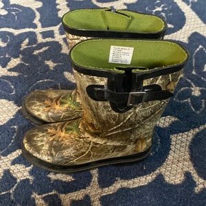 Green Camouflage Boots, Size 5